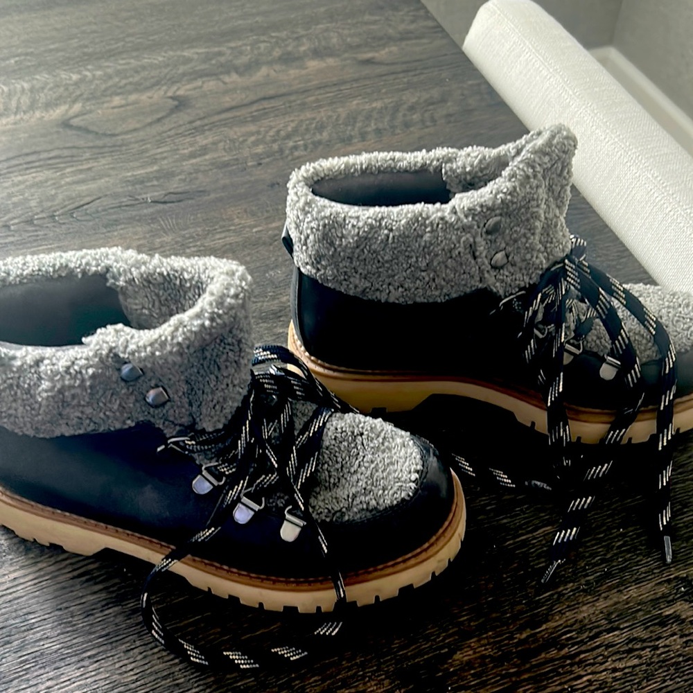 Short cold weather black boots. Size 6.5. Circus brand. Worn once, look great.